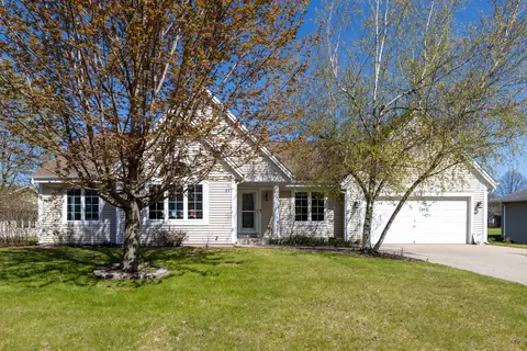 516 Sara S, Slinger, WI 53086