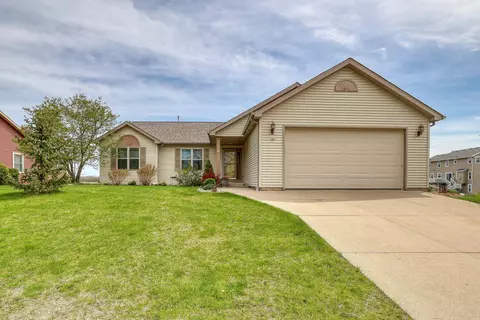 747 Dakota, Hartford, WI 53027