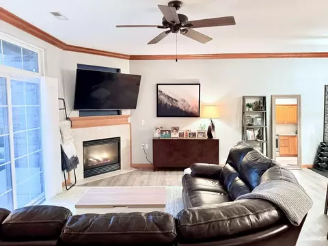 521 Westfield #E, Pewaukee, WI 53072