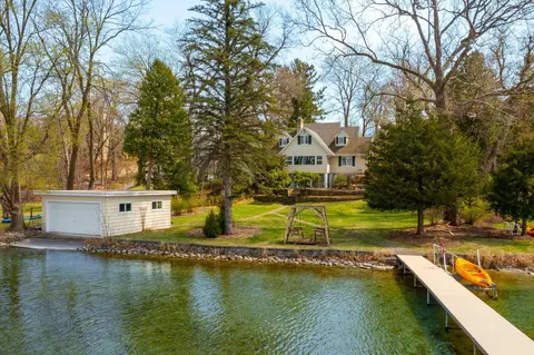 n67w32358 Wildwood Pt, Merton, WI 53029