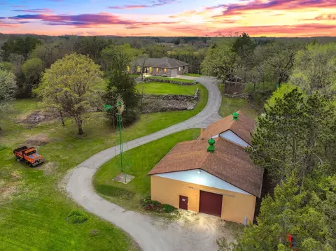 w325s10557 Beulah, Mukwonago, WI 53149