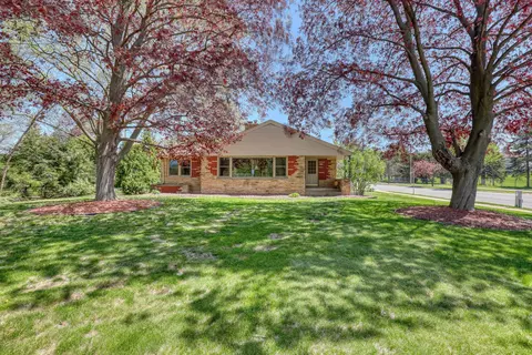 3100 N Menomonee Riv, Milwaukee, WI 53222