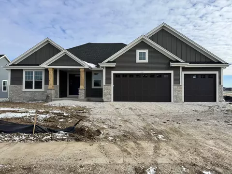 1561 Creekview, Oconomowoc, WI 53066