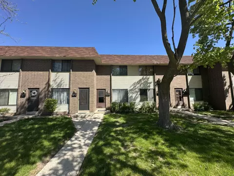 6054 W W Prt, Milwaukee, WI 53223