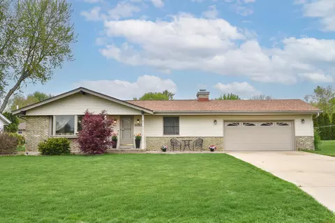 15065 W Mayflower, New Berlin, WI 53151