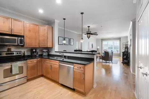 3930 S S Lk #411, Saint Francis, WI 53235