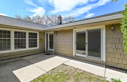 5232 Woodbridge, Greenfield, WI 53221