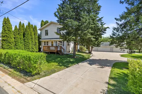 1542 3rd, Delafield, WI 53018