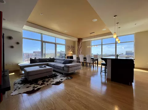 106 W Seeboth #503, Milwaukee, WI 53204