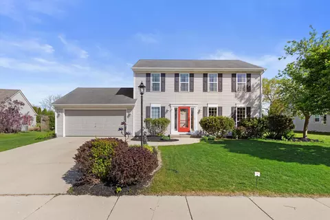 1109 River Pl, Waukesha, WI 53189