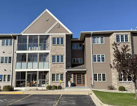 215 Oconomowoc, Oconomowoc, WI 53066