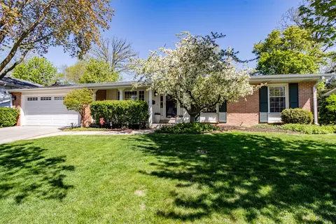 n86w15828 Riverside Blf, Menomonee Falls, WI 53051