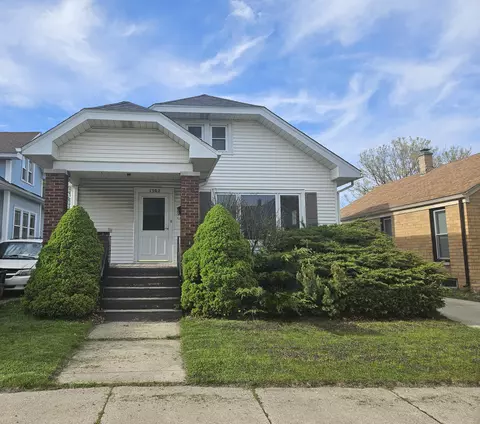 1302 Wolff, Racine, WI 53402