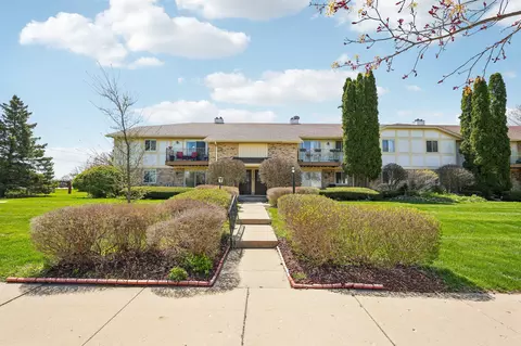 3545 E Oakshire #F, Oak Creek, WI 53154