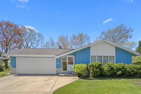 3811 W W Brg, Greenfield, WI 53221