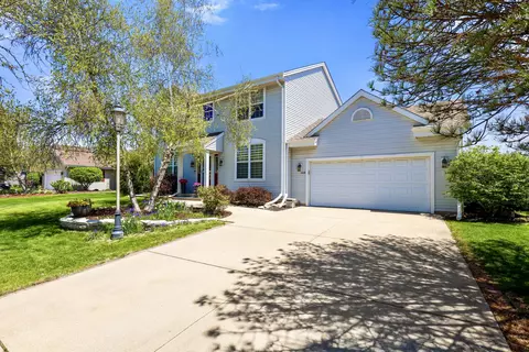 1210 Chesterwood, Pewaukee, WI 53072