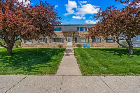 10340 W Whitnall Edge #201, Franklin, WI 53132
