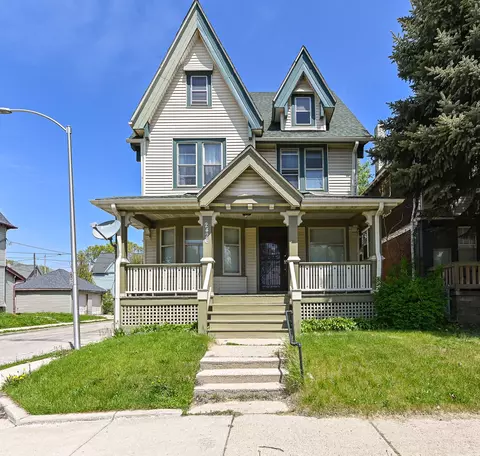 2426 W Highland, Milwaukee, WI 53233
