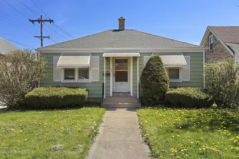 1215 Lathrop, Racine, WI 53405