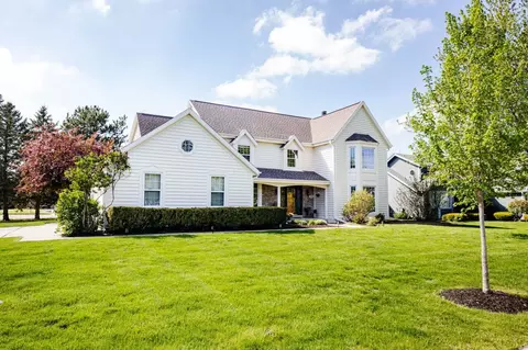 795 Greenway, Hartland, WI 53029