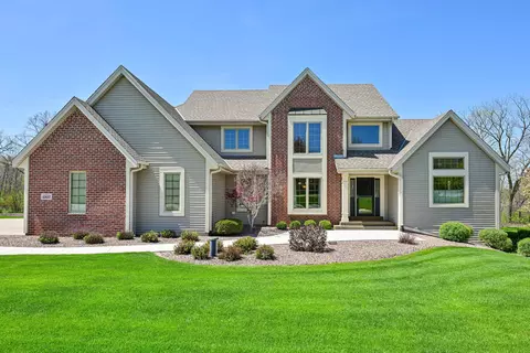 4925 S Rolling Mdw, New Berlin, WI 53146