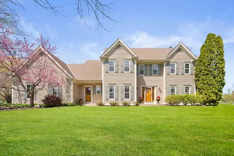 8420 W Daventry, Mequon, WI 53097