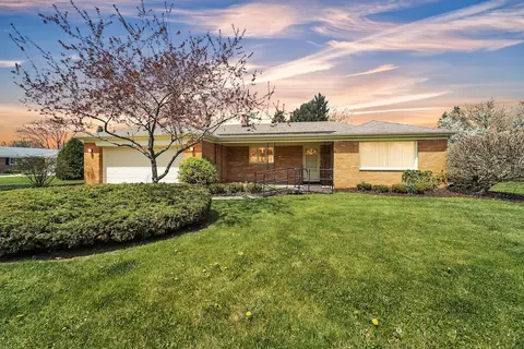 222 Hollow Crk, Wind Point, WI 53402