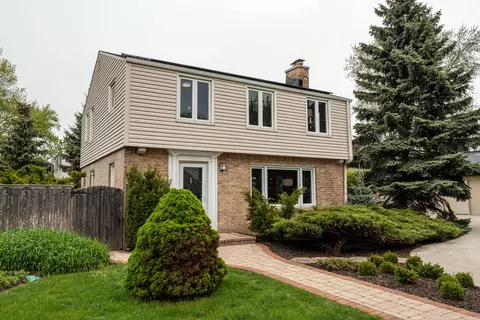 130 W Day, Whitefish Bay, WI 53217