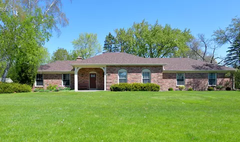 18330 Elm Ter, Brookfield, WI 53045