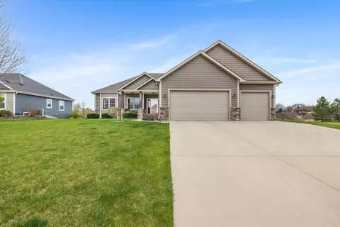 1035 E Peach Tree, Oak Creek, WI 53154