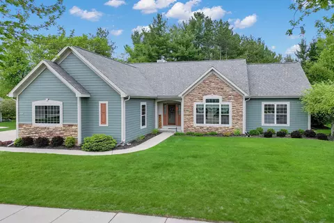 2952 Gateway, Hartford, WI 53027
