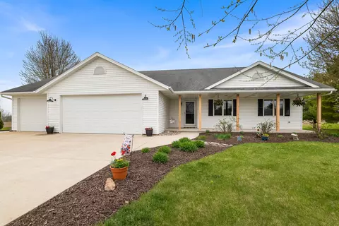 7501 Carstens Lk, Manitowoc, WI 54220