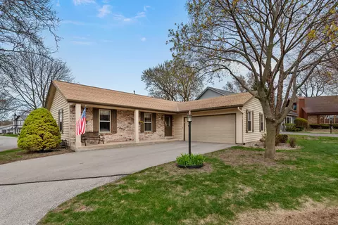 5376 S Amberwood, Greenfield, WI 53221