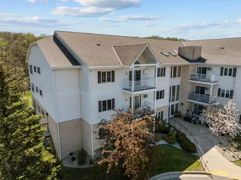 715 Canterberry #301, West Bend, WI 53090