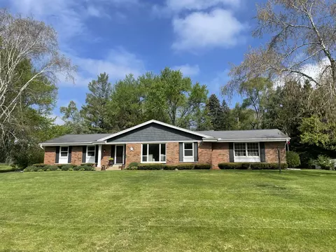 825 Poplar Crk, Brookfield, WI 53045