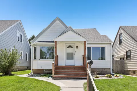 1407 Marshall, South Milwaukee, WI 53172