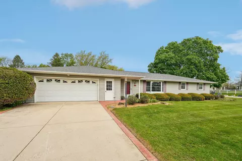 718 Marigold, Oconomowoc, WI 53066