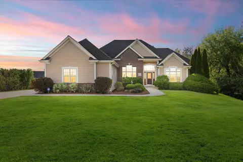 w271n2493 Orchard, Pewaukee, WI 53072