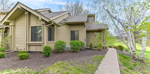 901 Duck Pond, Fontana, WI 53125