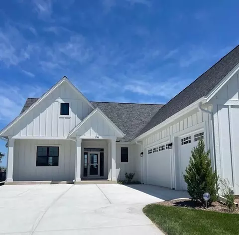 1746 N N Riv, River Hills, WI 53217