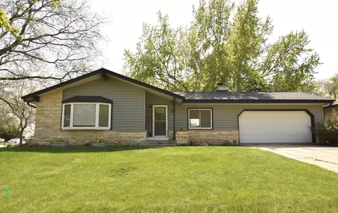 1003 W Wake Frst, Oak Creek, WI 53154
