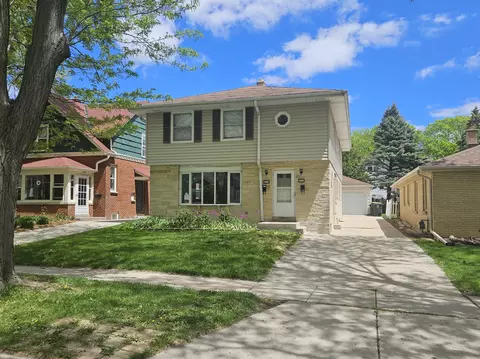 2416 N 69th #2418, Wauwatosa, WI 53213