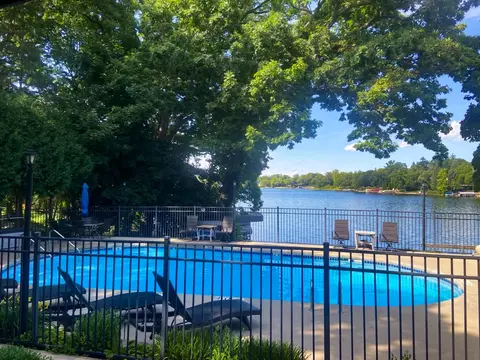 320 E Pleasant #207, Oconomowoc, WI 53066