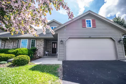 207 Deer Rdg, West Bend, WI 53095