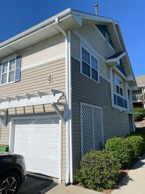 7980 N 107th #2, Milwaukee, WI 53224