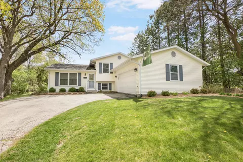 913 E Imperial, Hartland, WI 53029