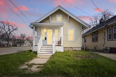 150 Cook, Waukesha, WI 53186