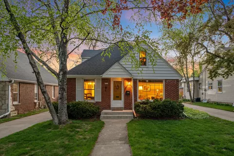 2103 N 85th, Wauwatosa, WI 53226