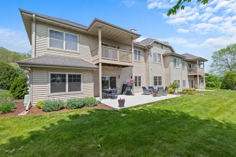 957 Autumn Rdg, Hartford, WI 53027