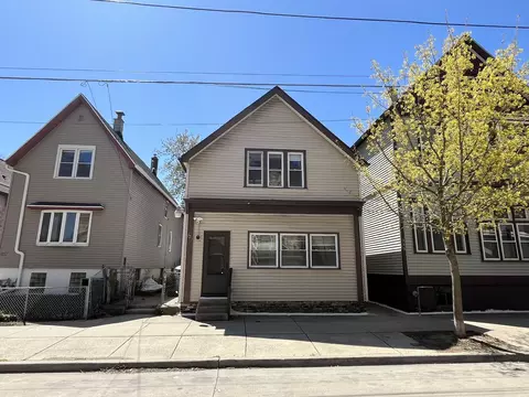 923 E Clarke, Milwaukee, WI 53212